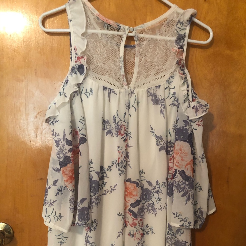 Beautiful Dress - Picture 2 of 4